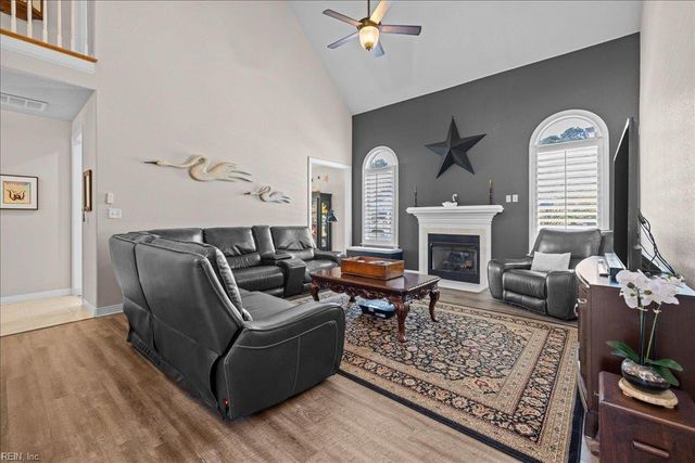 4008 Estates LN, Portsmouth, VA 23703