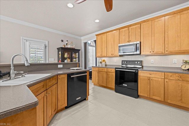 4008 Estates LN, Portsmouth, VA 23703