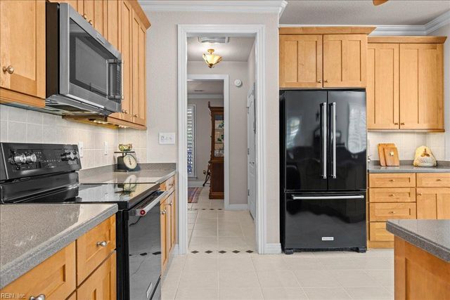 4008 Estates LN, Portsmouth, VA 23703