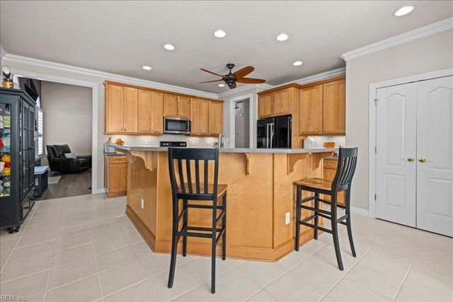 4008 Estates LN, Portsmouth, VA 23703