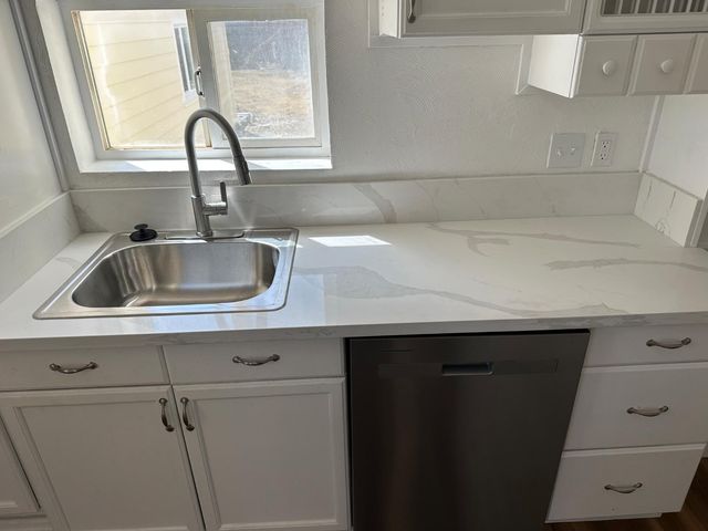 28237 S Macarthur Dr, Tracy, CA 95377