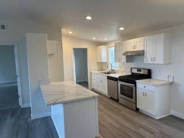 28237 S Macarthur Dr, Tracy, CA 95377