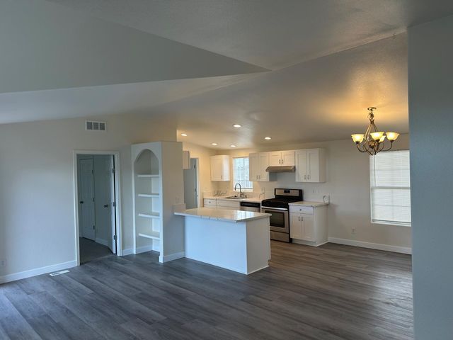 28237 S Macarthur Dr, Tracy, CA 95377
