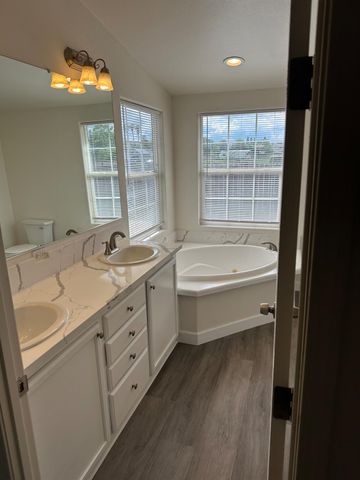 28237 S Macarthur Dr, Tracy, CA 95377