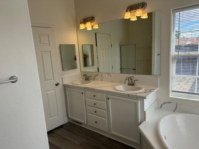 28237 S Macarthur Dr, Tracy, CA 95377