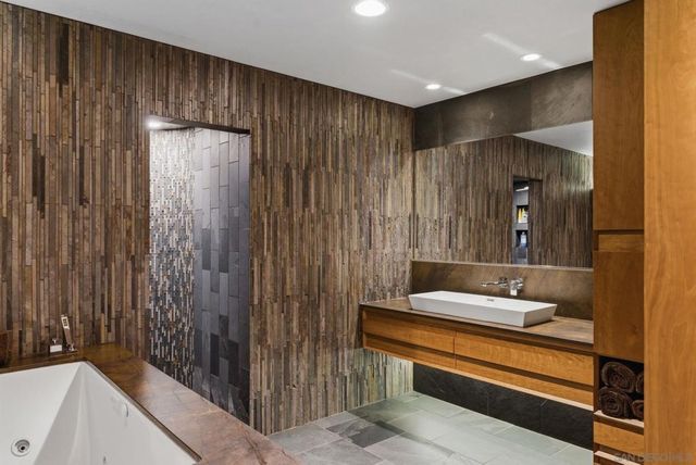 877 Island Ave 203, San Diego, CA 92101