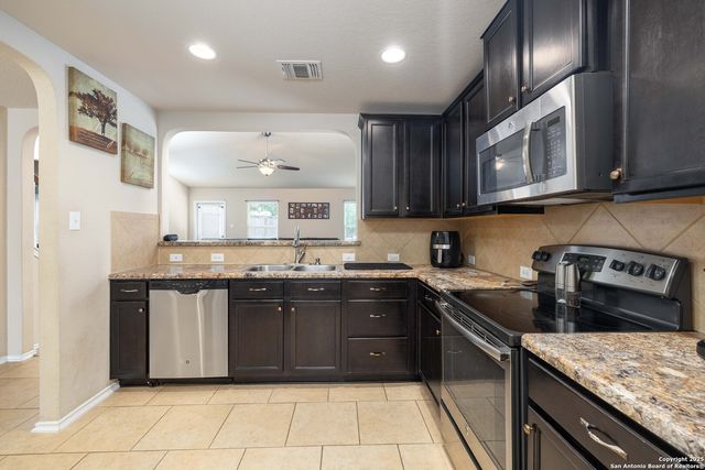 11515 N Peak, San Antonio, TX 78245