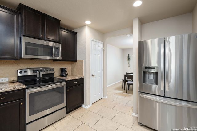 11515 N Peak, San Antonio, TX 78245