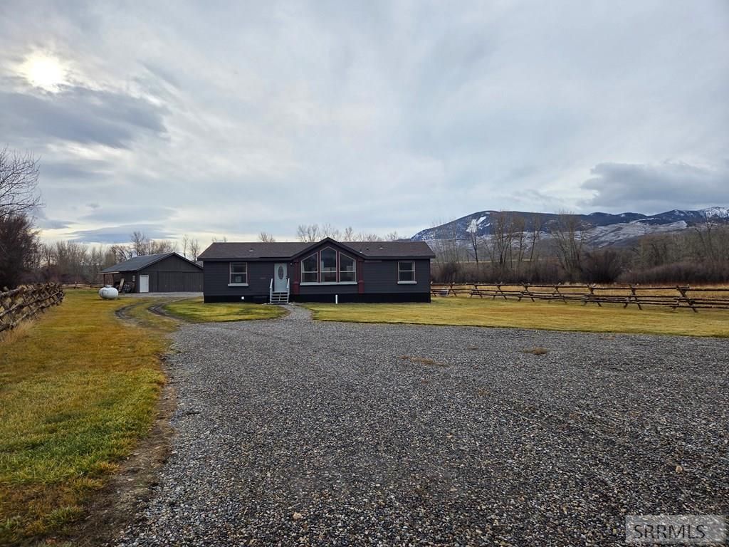 Image 11 of property listing at 1119 Hwy 28, Salmon, ID 83467