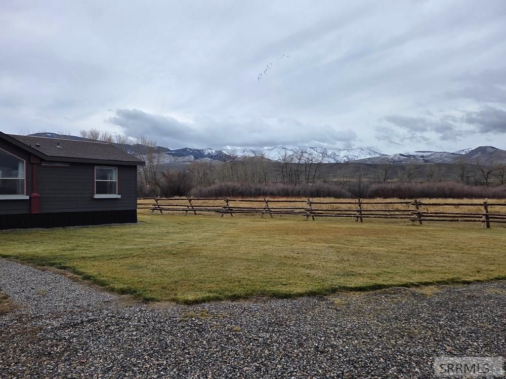 Image 12 of property listing at 1119 Hwy 28, Salmon, ID 83467
