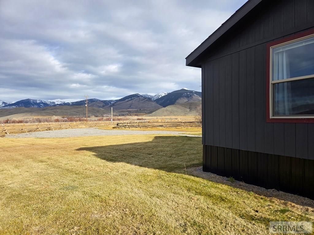 Image 13 of property listing at 1119 Hwy 28, Salmon, ID 83467