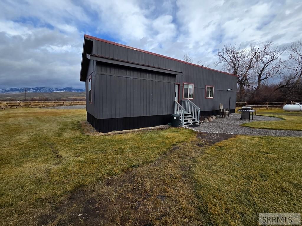 Image 14 of property listing at 1119 Hwy 28, Salmon, ID 83467