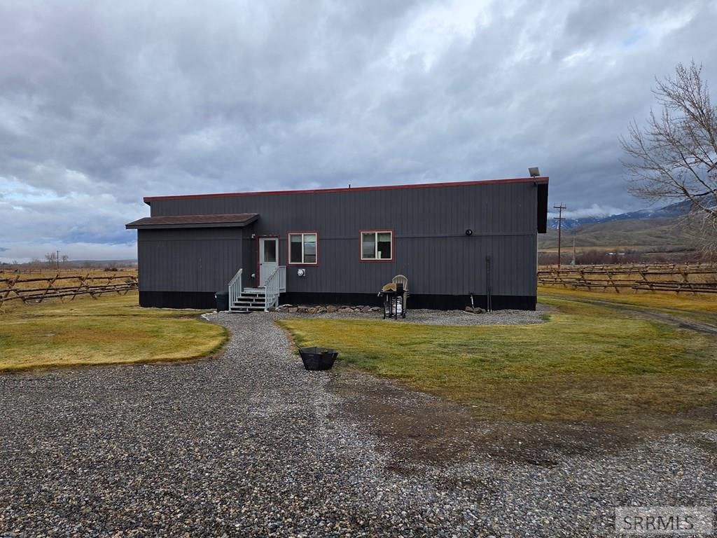 Image 4 of property listing at 1119 Hwy 28, Salmon, ID 83467