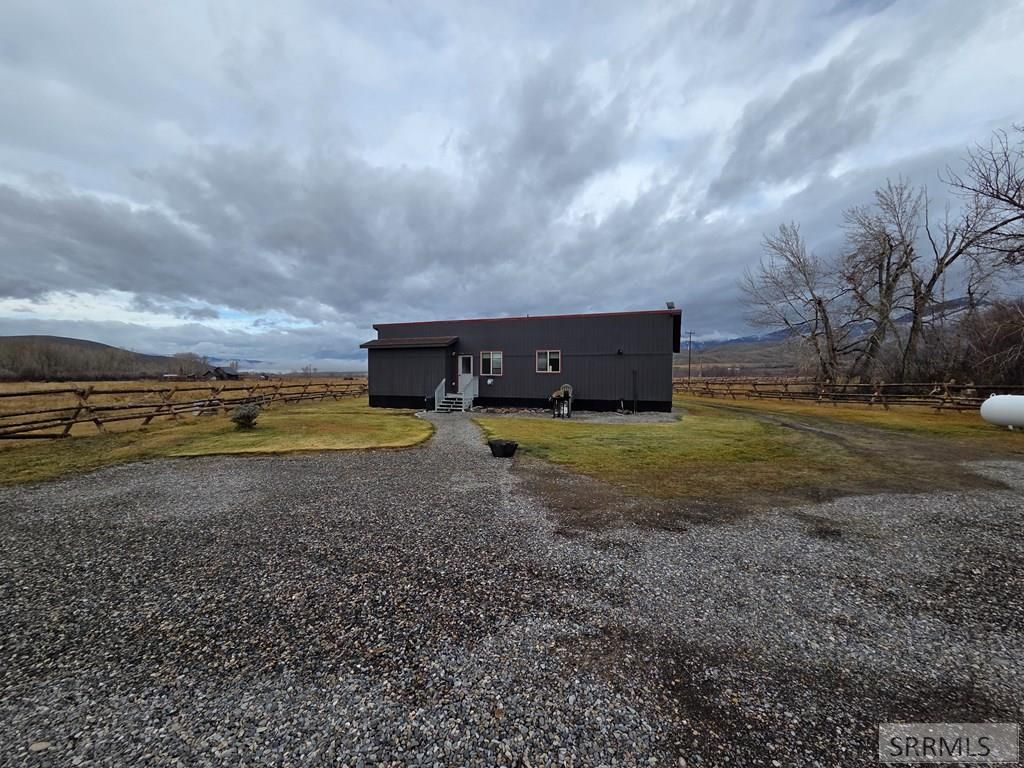 Image 5 of property listing at 1119 Hwy 28, Salmon, ID 83467
