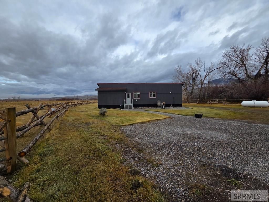 Image 6 of property listing at 1119 Hwy 28, Salmon, ID 83467