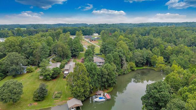 1914 Buccaneer RD, Moneta, VA 24121