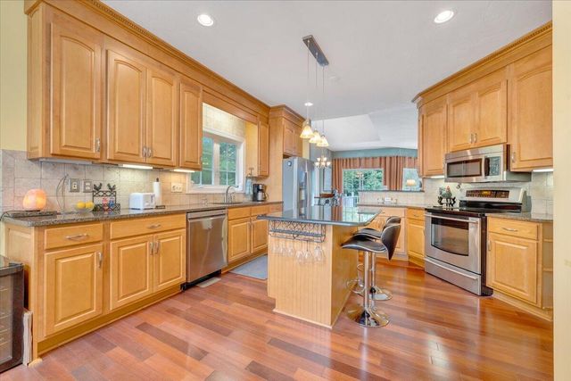 1914 Buccaneer RD, Moneta, VA 24121