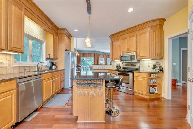 1914 Buccaneer RD, Moneta, VA 24121