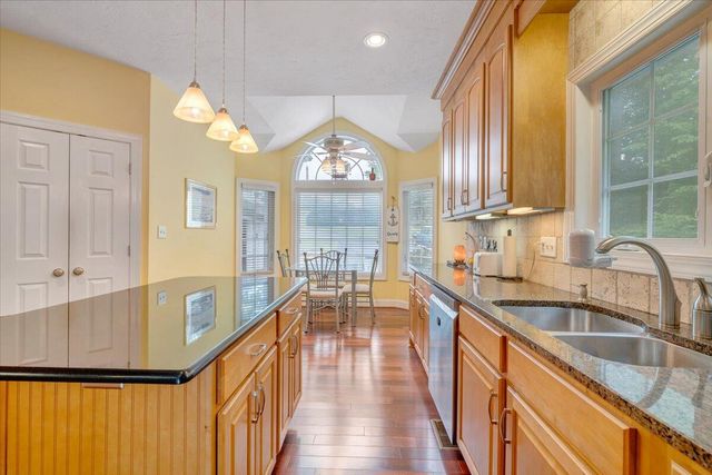 1914 Buccaneer RD, Moneta, VA 24121