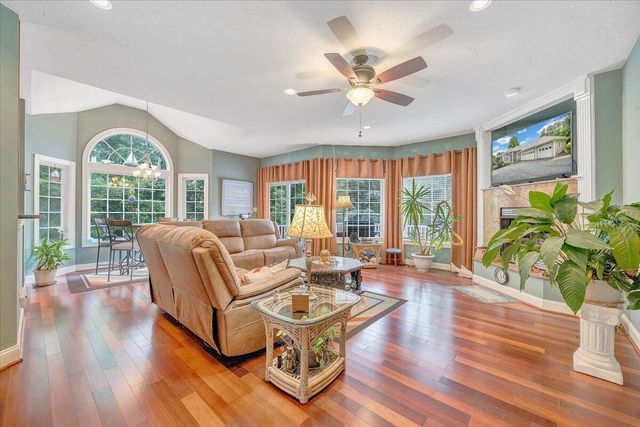 1914 Buccaneer RD, Moneta, VA 24121