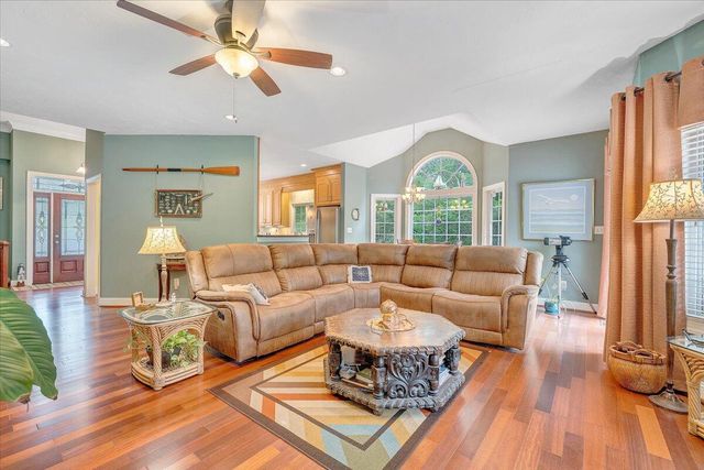 1914 Buccaneer RD, Moneta, VA 24121