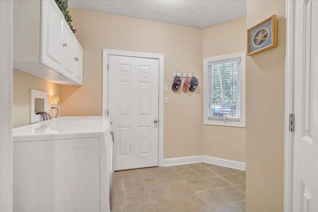 1914 Buccaneer RD, Moneta, VA 24121