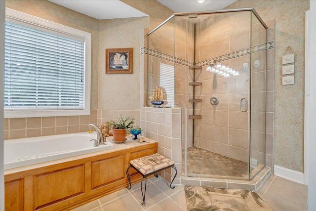 1914 Buccaneer RD, Moneta, VA 24121