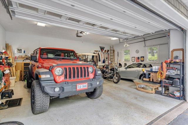 1914 Buccaneer RD, Moneta, VA 24121