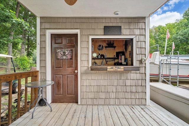 1914 Buccaneer RD, Moneta, VA 24121