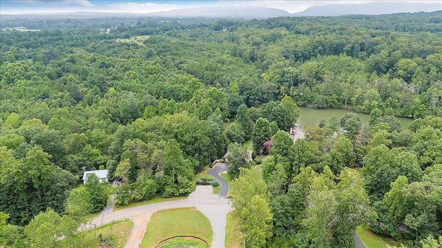 1914 Buccaneer RD, Moneta, VA 24121