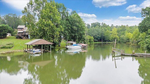 1914 Buccaneer RD, Moneta, VA 24121