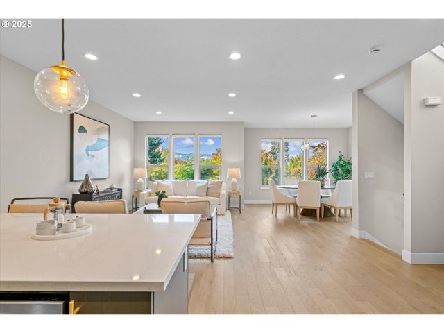 2306 Se CLINTON St, Portland, OR 97202