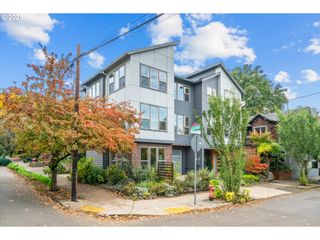 2306 Se CLINTON St, Portland, OR 97202