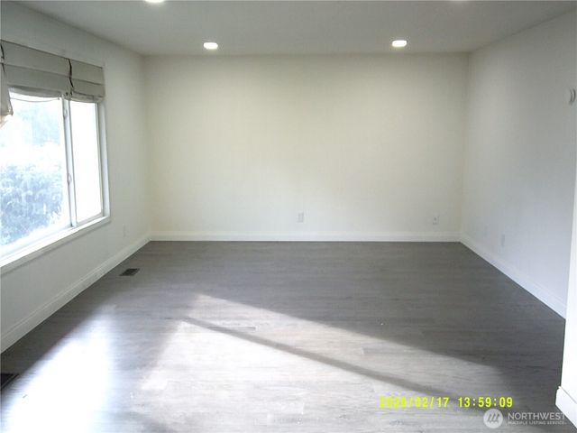 1550 NE 8th Avenue, Oak Harbor, WA 98277