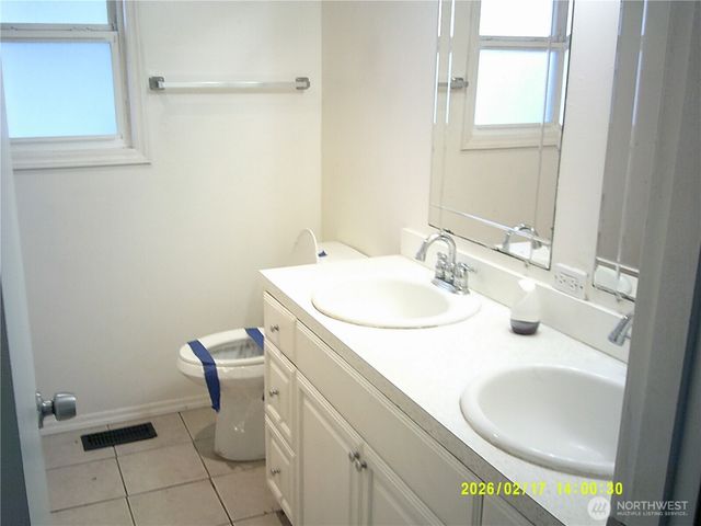 1550 NE 8th Avenue, Oak Harbor, WA 98277