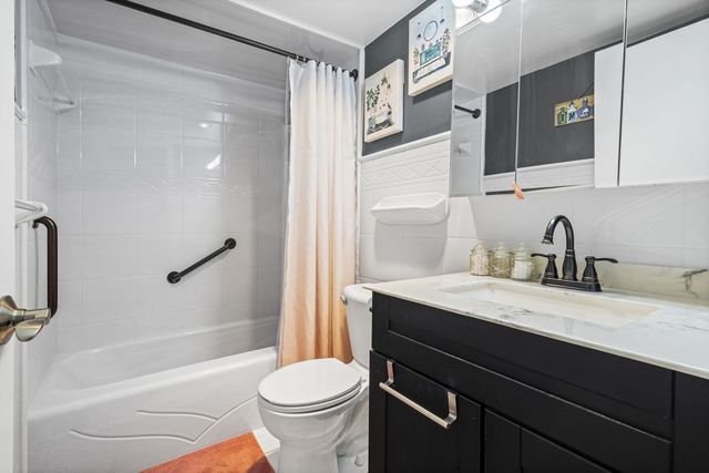 10831 S Keating Avenue 1NW, Oak Lawn, IL 60453