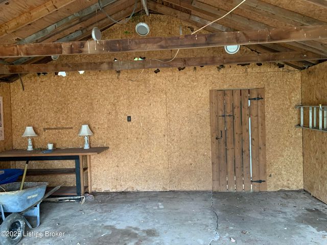 4609 Tween Rd, Louisville, KY 40207