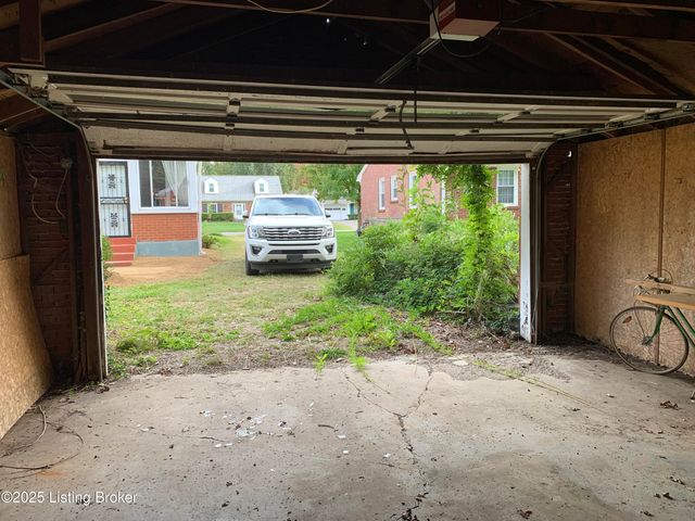 4609 Tween Rd, Louisville, KY 40207