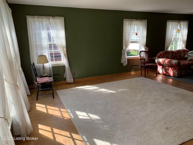 4609 Tween Rd, Louisville, KY 40207