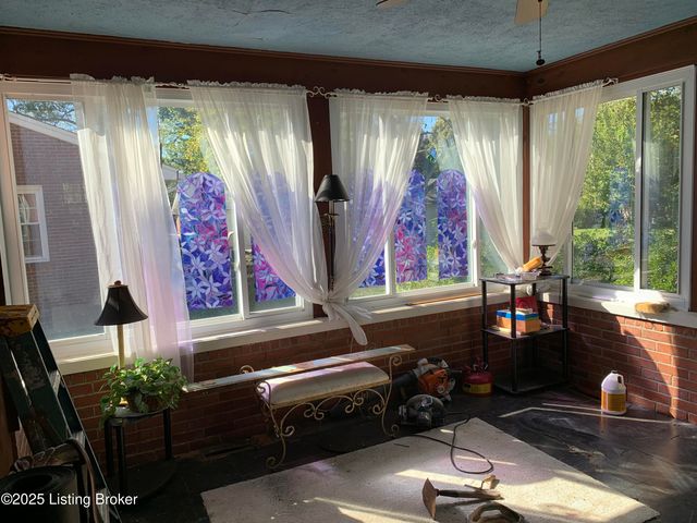 4609 Tween Rd, Louisville, KY 40207