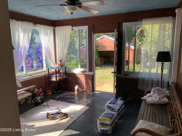 4609 Tween Rd, Louisville, KY 40207