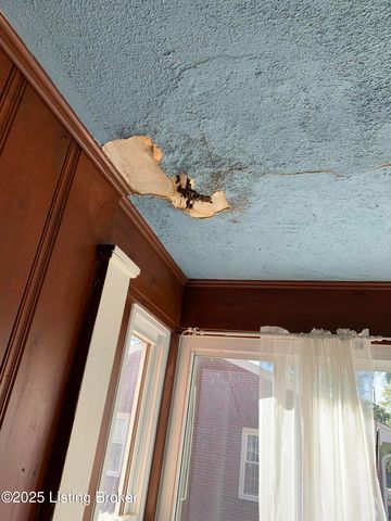 4609 Tween Rd, Louisville, KY 40207