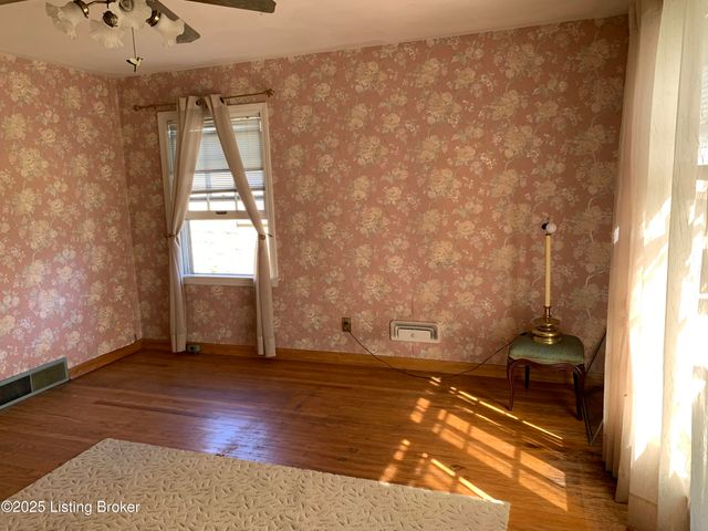 4609 Tween Rd, Louisville, KY 40207