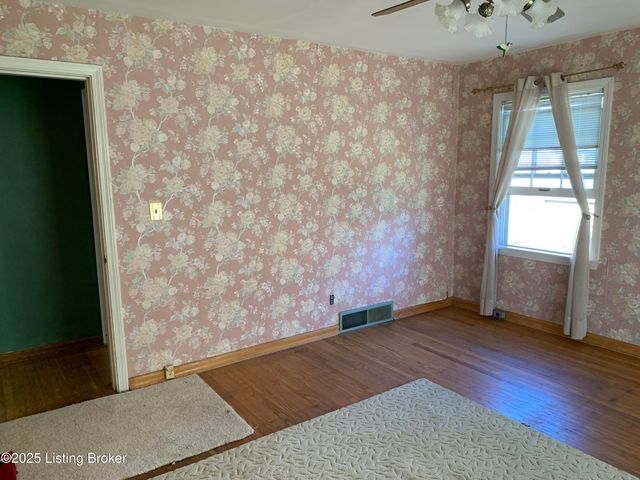 4609 Tween Rd, Louisville, KY 40207