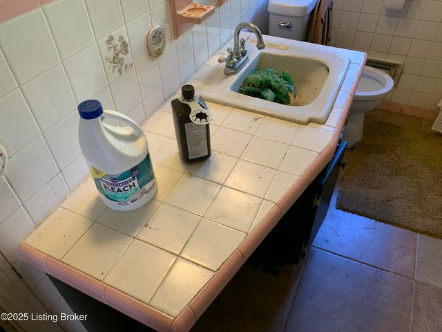 4609 Tween Rd, Louisville, KY 40207