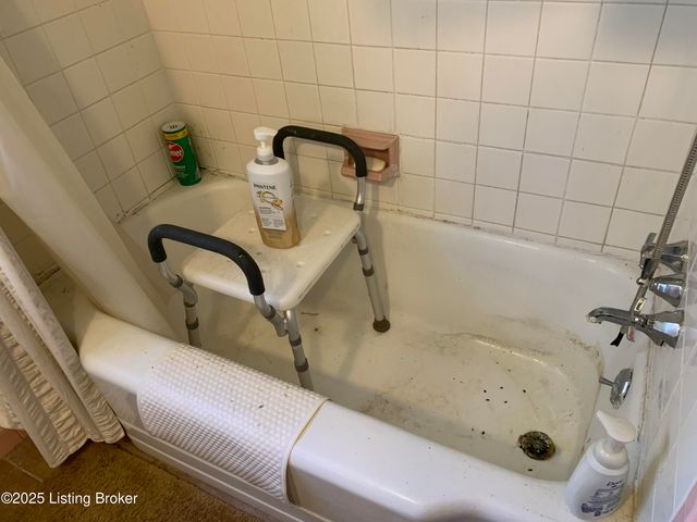 4609 Tween Rd, Louisville, KY 40207