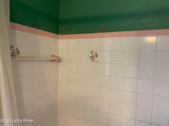 4609 Tween Rd, Louisville, KY 40207