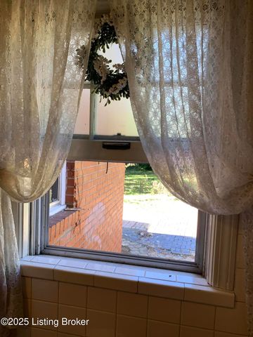 4609 Tween Rd, Louisville, KY 40207