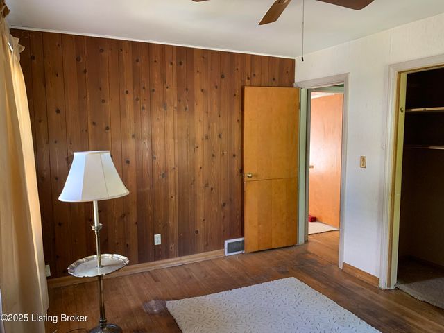 4609 Tween Rd, Louisville, KY 40207