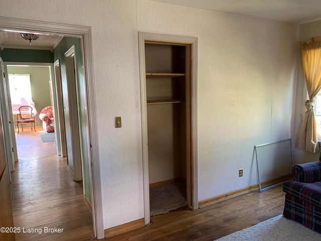 4609 Tween Rd, Louisville, KY 40207